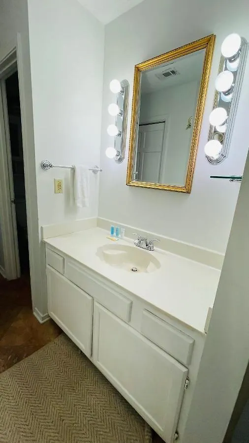 Cute Budget Friendly 2B 1B In The Heart Of Destin Apartment 0*,